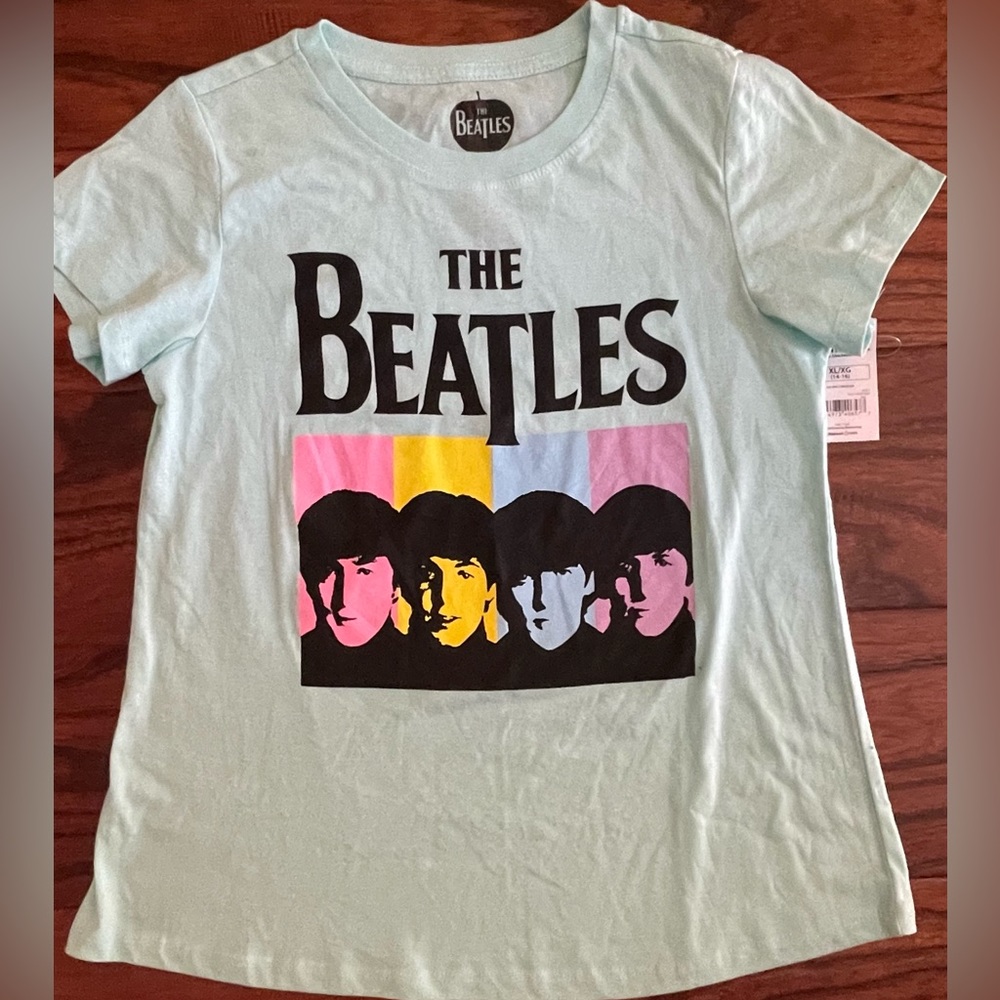 NWT Iconic Beatles t-shirt size 14-16 youth